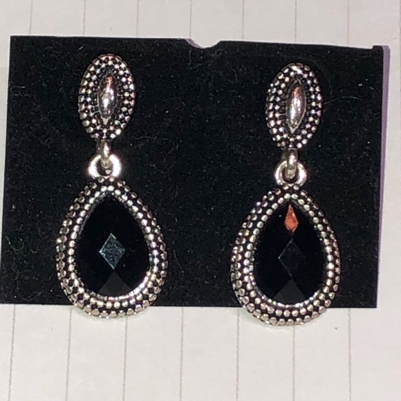 🆕Gorgeous black & silver earrings NWT - Picture 13 of 16